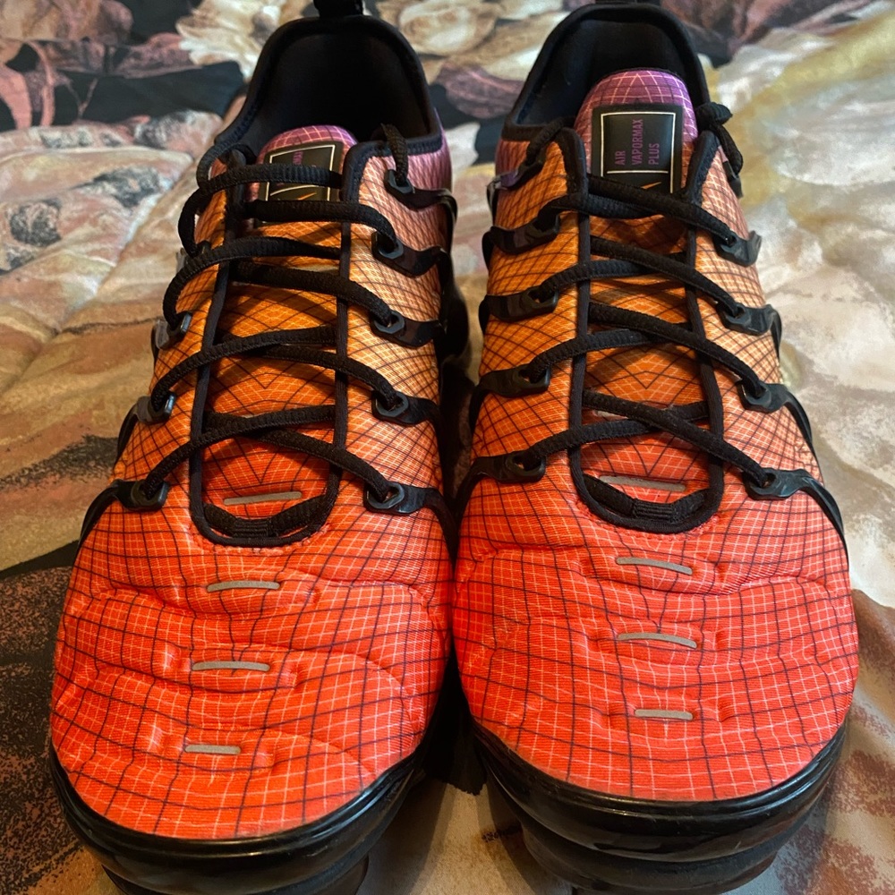 Nike Air VaporMax Plus “Grid Sunset”